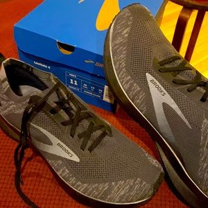 Brooks Mens Levitate 4 Running Shoes